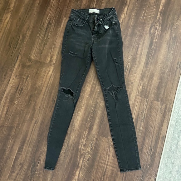 Tilly’s Black Ripped Jeans - Picture 1 of 1
